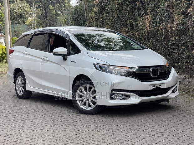 Honda Fit Shuttle 1.5 Hybrid 2WD 2019 White