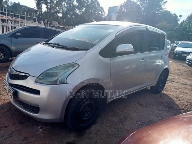 Toyota Ractis 2006 Silver