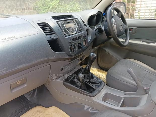 Toyota Hilux 2010 White