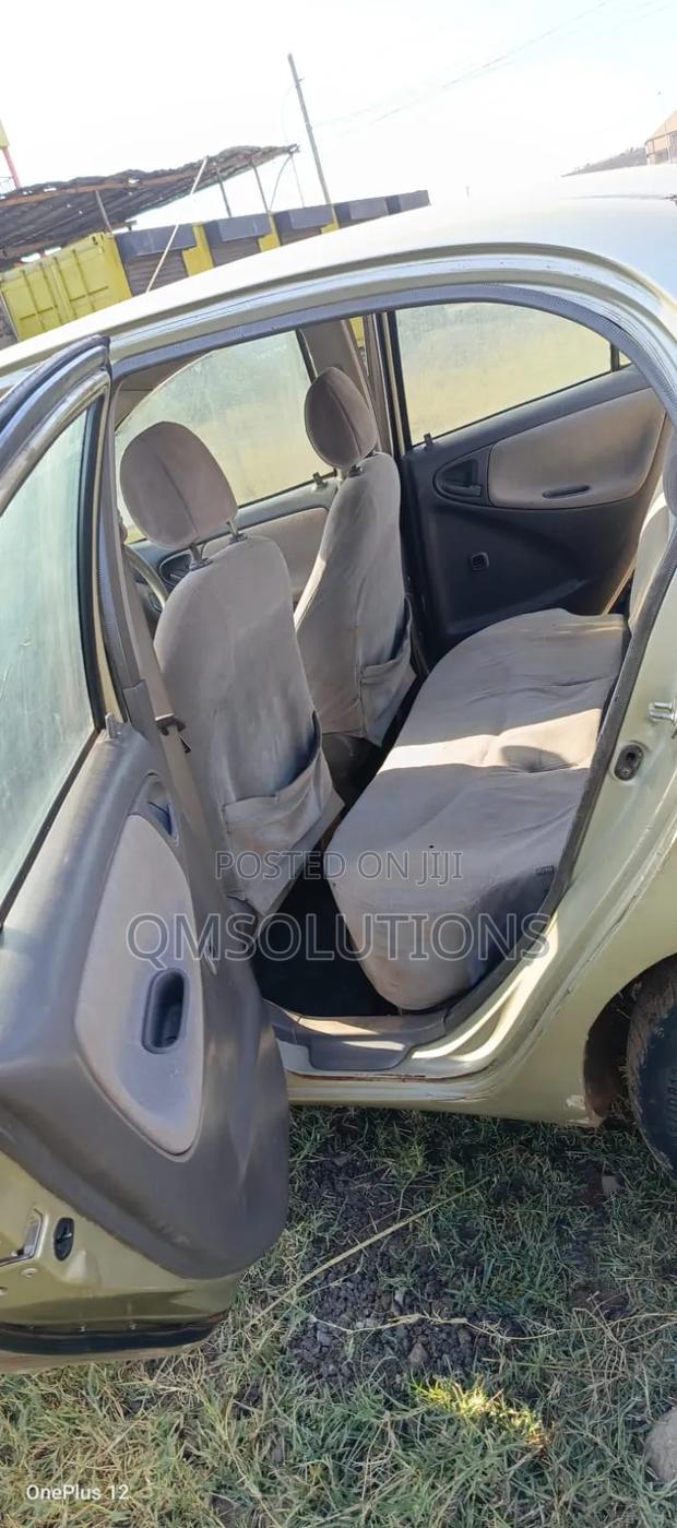 Toyota Platz 2002 Silver