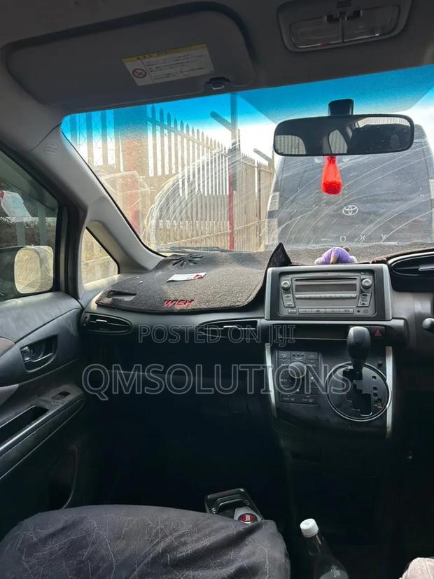 Toyota Wish 2010 Silver