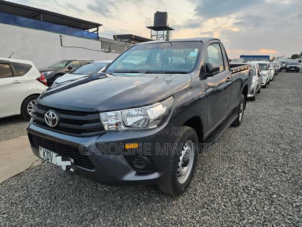 Toyota Hilux 2025 Gray