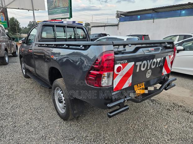 Toyota Hilux 2025 Gray