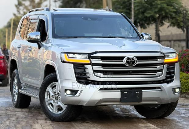 Toyota Land Cruiser 2022 Silver