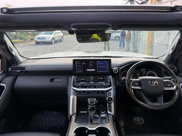Toyota Land Cruiser 2022 Silver