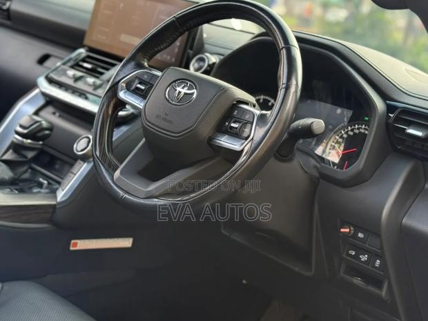 Toyota Land Cruiser 2022 Silver
