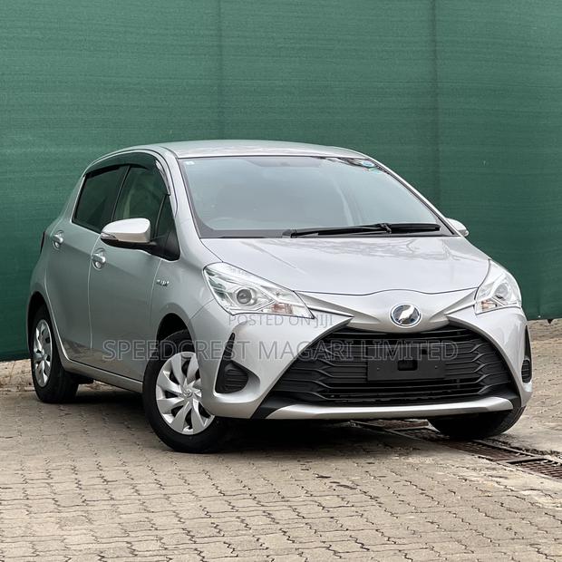 Toyota Vitz 2019 Silver