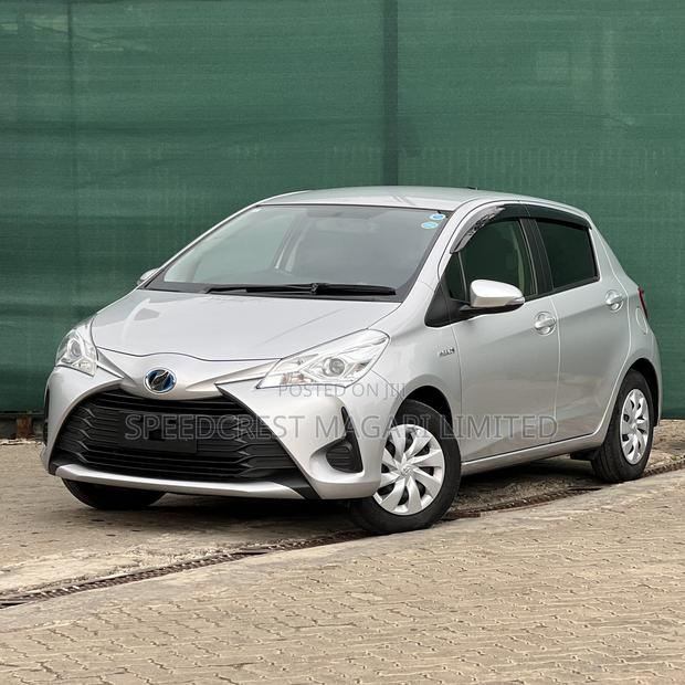 Toyota Vitz 2019 Silver