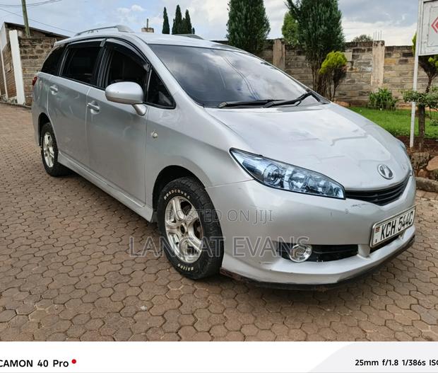 Toyota Wish 2010 Silver