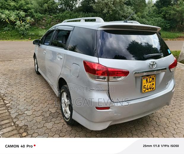 Toyota Wish 2010 Silver