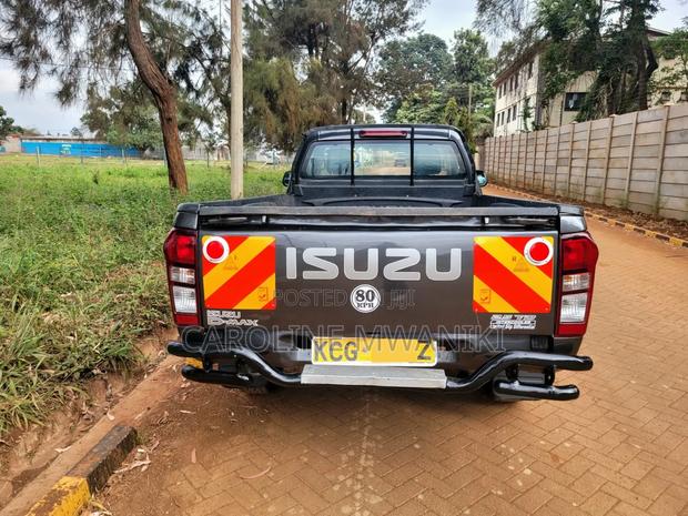 Isuzu D-MAX 2015 Gray