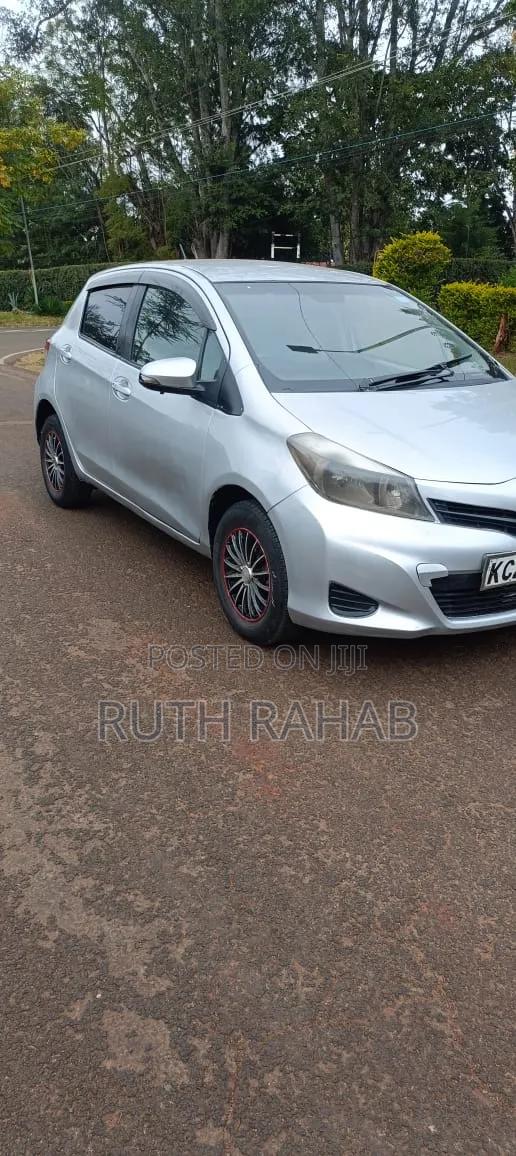 Toyota Vitz 2014 Silver