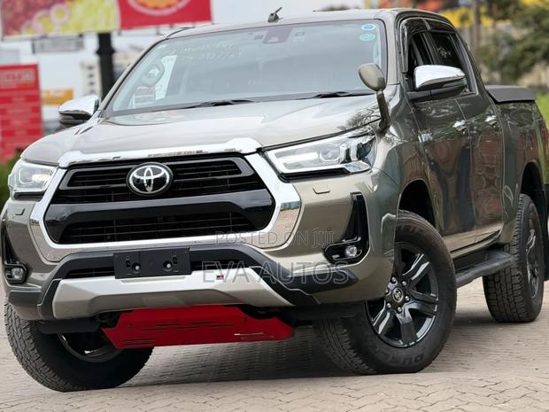 Toyota Hilux 2021 Beige