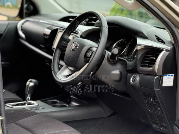 Toyota Hilux 2021 Beige
