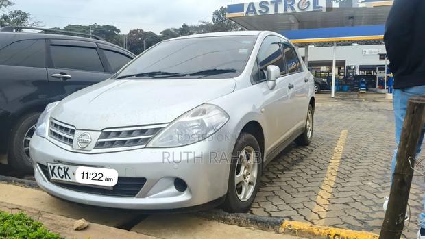 Nissan Tiida 2010 Silver