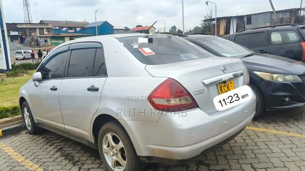 Nissan Tiida 2010 Silver