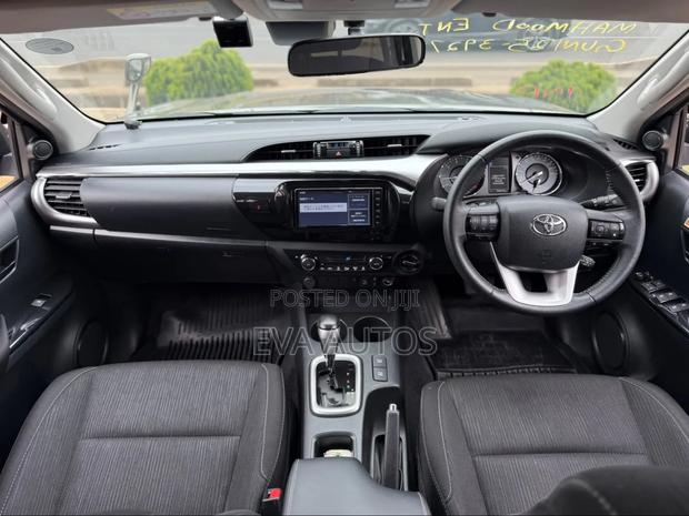 Toyota Hilux 2021 Beige