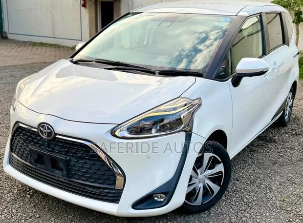Toyota Sienta 2020 White