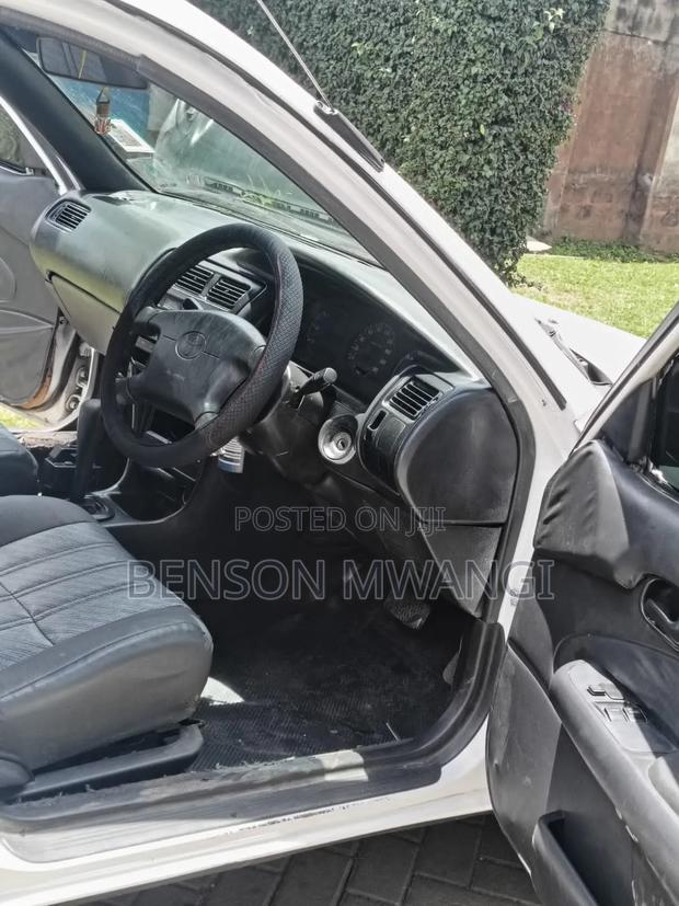 Toyota Corolla 1999 White