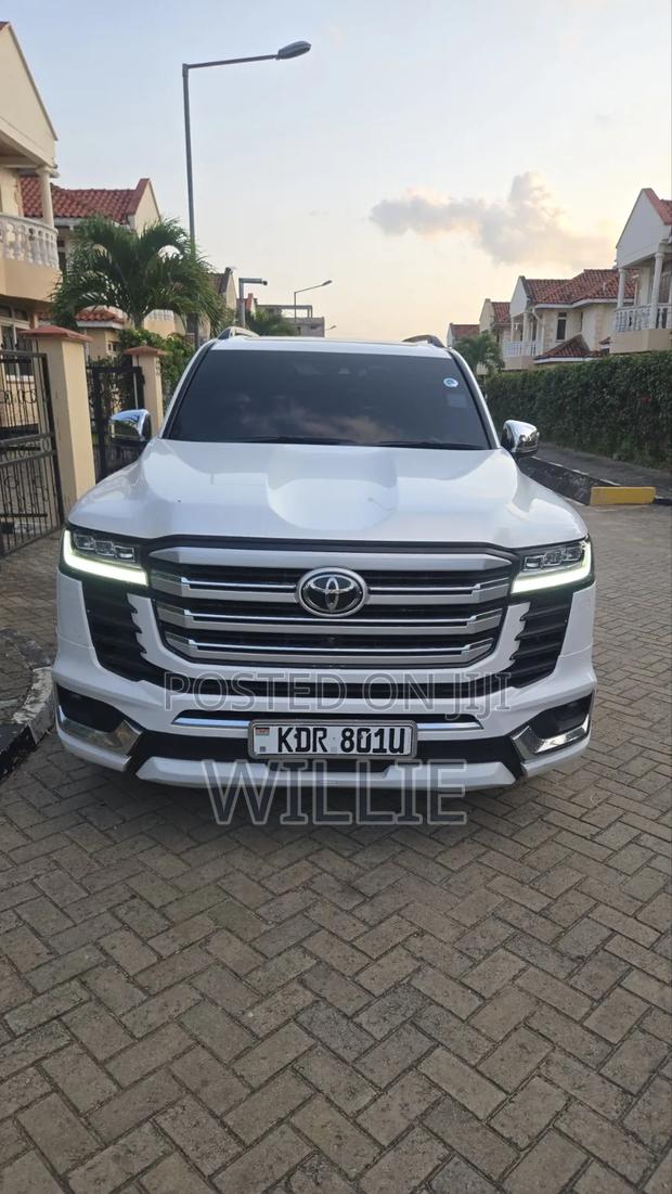 Toyota Land Cruiser 2023 White