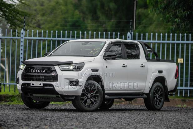 Toyota Hilux 2023 White