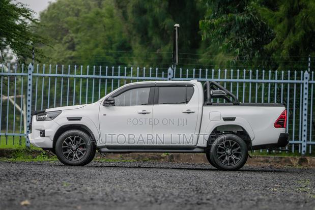 Toyota Hilux 2023 White