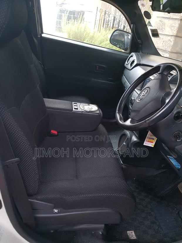 Toyota bB 2010 White