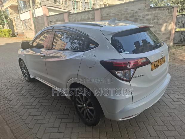 Honda Vezel 2015 White