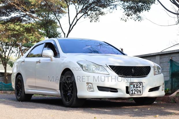 Toyota Crown 2006 White