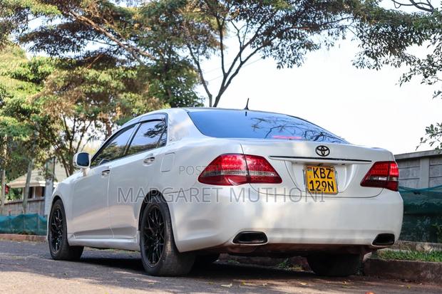Toyota Crown 2006 White
