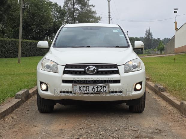 Toyota RAV4 2.5 2012 White