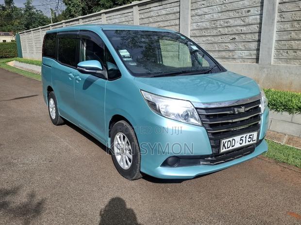 Toyota Noah 2.0 FWD (8 Seater) 2014 Blue