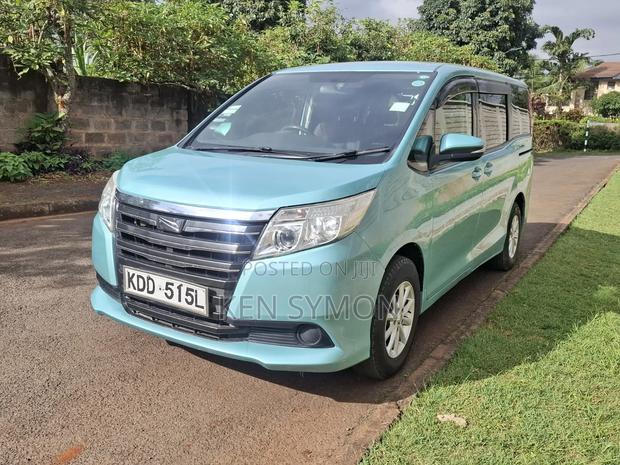 Toyota Noah 2.0 FWD (8 Seater) 2014 Blue