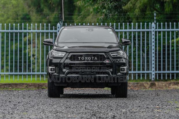 Toyota Hilux 2022 Black