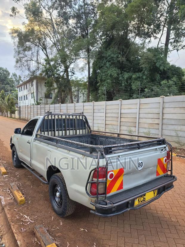Toyota Hilux 2015 Gray