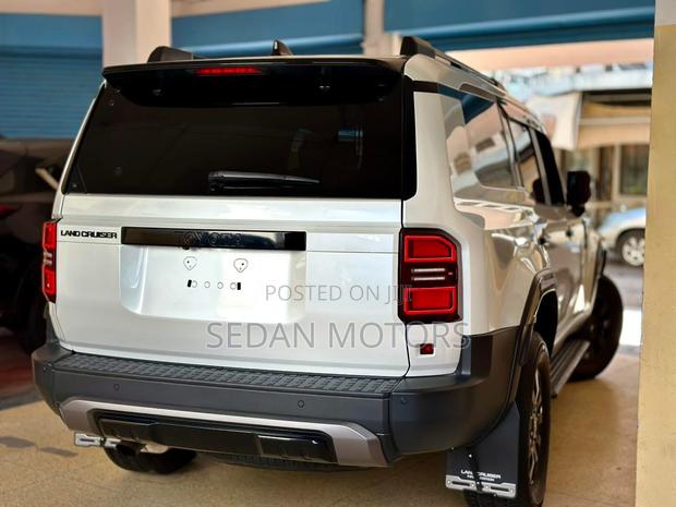 Toyota Land Cruiser Prado 2023 White