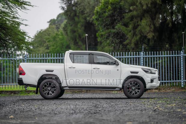 Toyota Hilux 2022 White