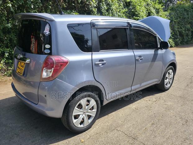Toyota Ractis 2009 Blue