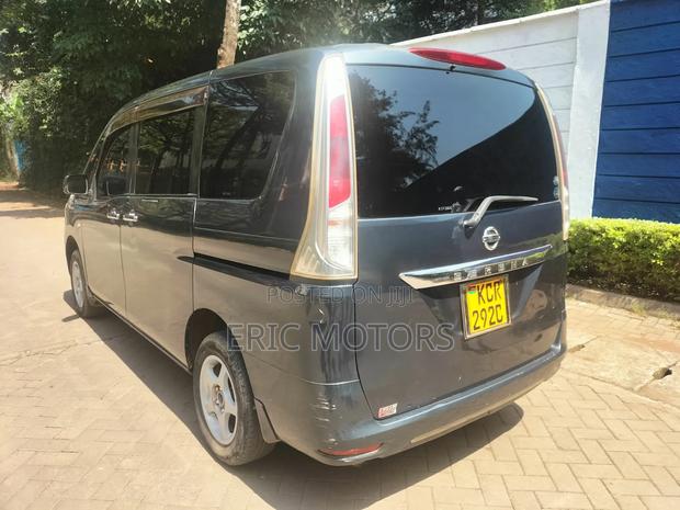 Nissan Serena 2011 Blue