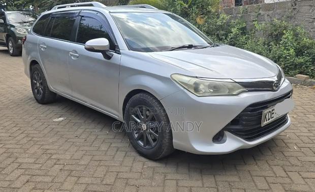 Toyota Corolla Fielder 2016 Silver