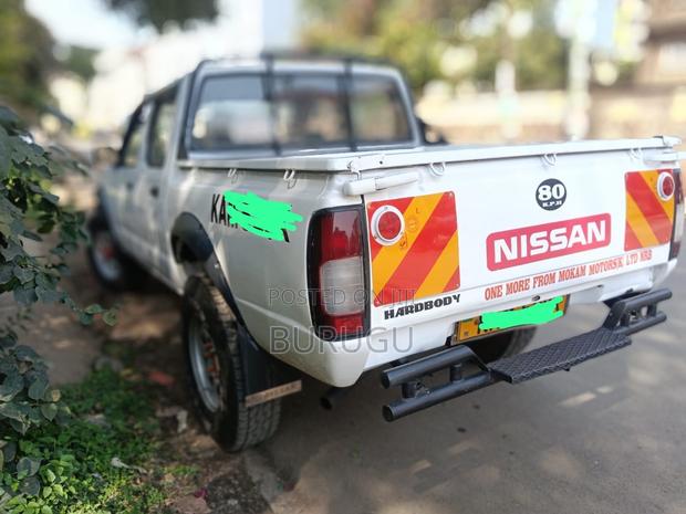 Nissan Hardbody 2000 White