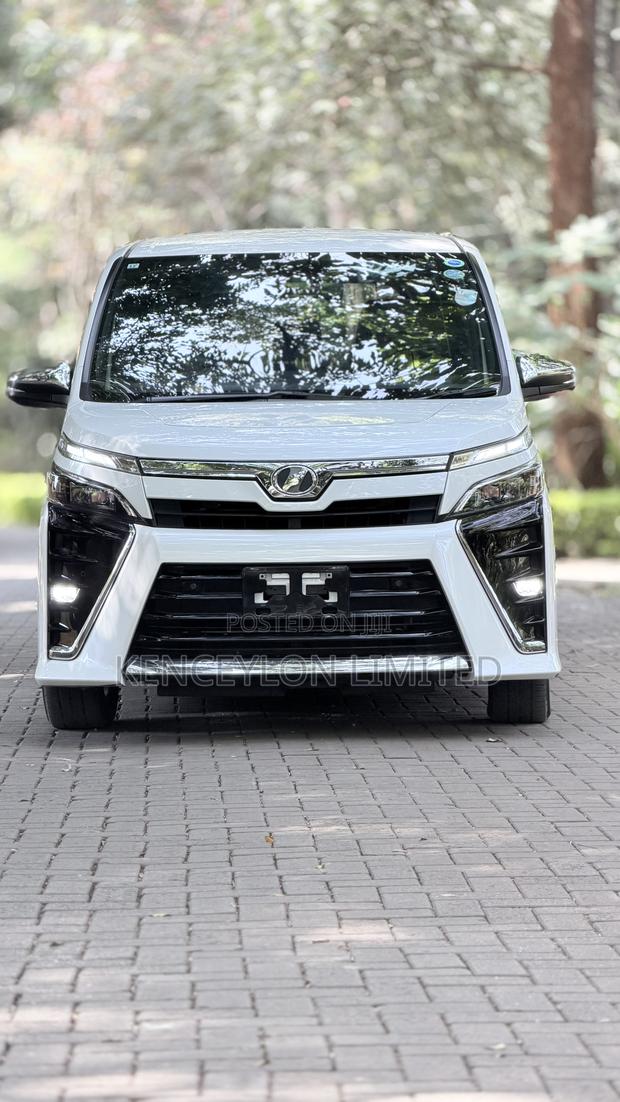 Toyota Voxy X 2WD 8-Seater 2019 White