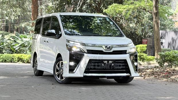 Toyota Voxy X 2WD 8-Seater 2019 White