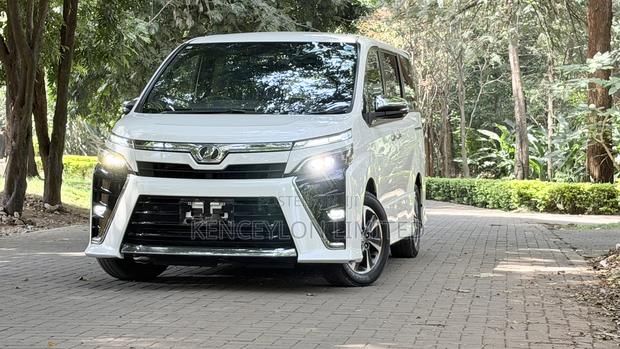 Toyota Voxy X 2WD 8-Seater 2019 White