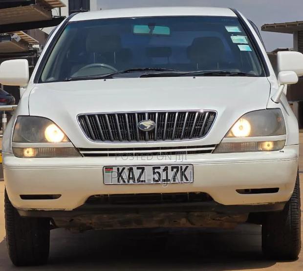 Toyota Harrier 2000 White