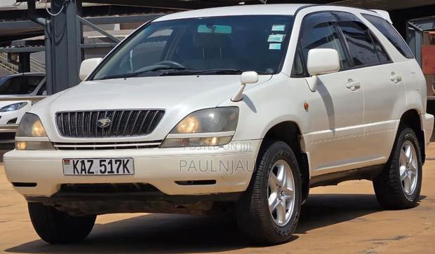 Toyota Harrier 2000 White