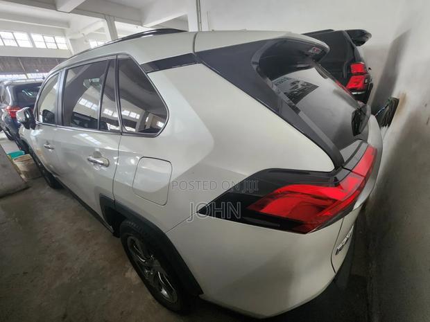Toyota RAV4 2019 White
