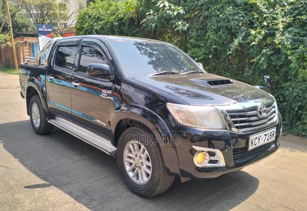 Toyota Hilux 2013 Black