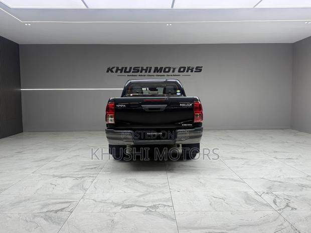 Toyota Hilux 2019 Black