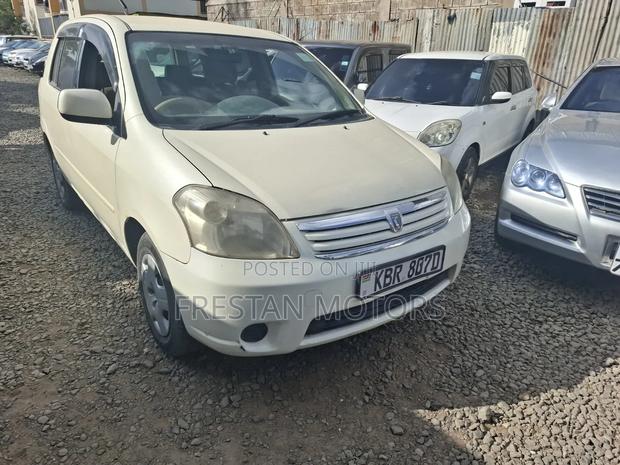 Toyota Raum 2006 White